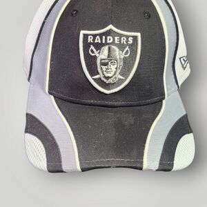 New Era NFL Las Vegas Raiders 39THIRTY, Fitted Hat, Medium-Large *Read